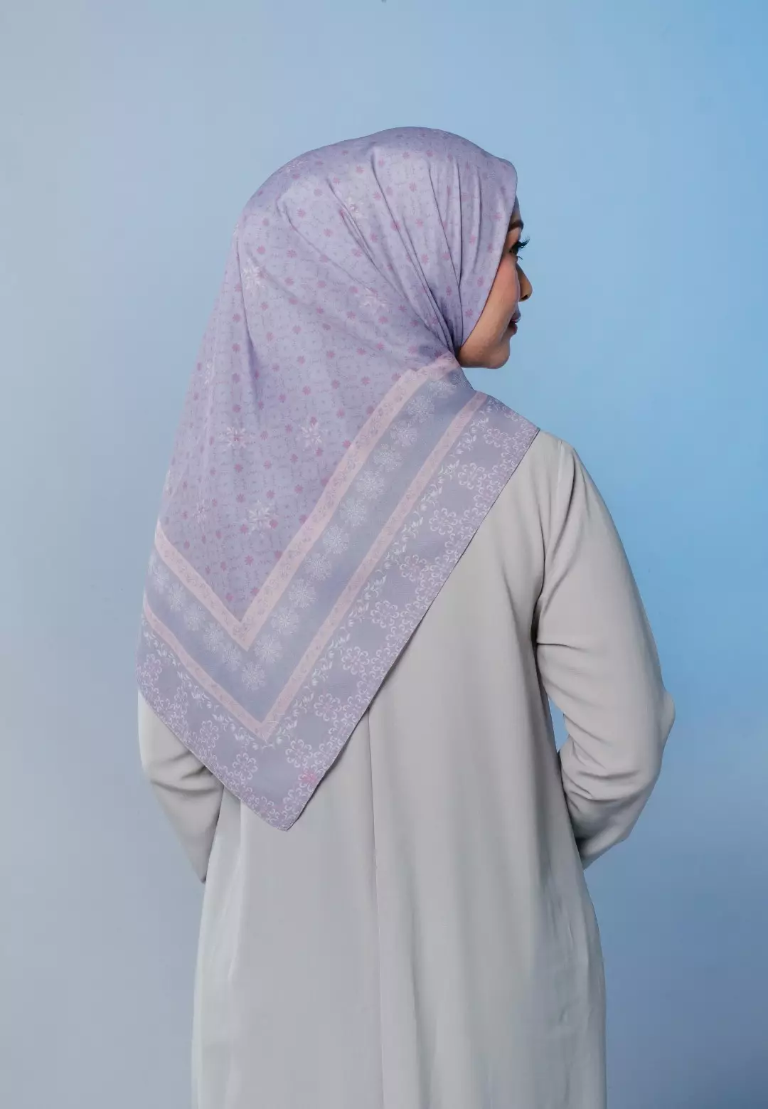 VALE Scarf Grey - Kerudung Hijab Segiempat Motif With Pouch Ziplock - Bahan Poly Fine - Ukuran 110x110
