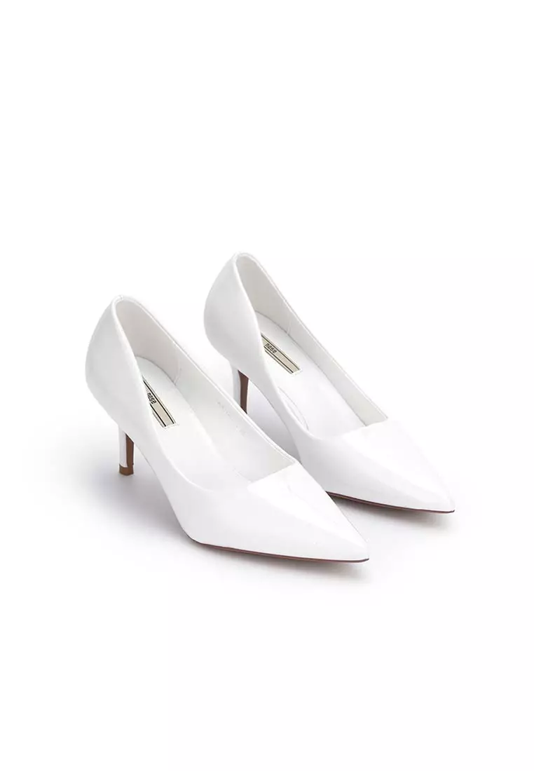 White pointy deals toe pumps