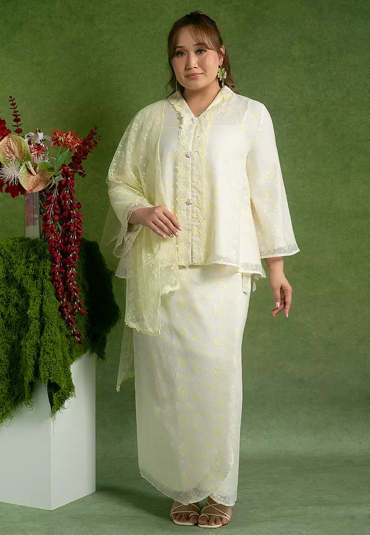Laila Plus size Kebaya with Shawl