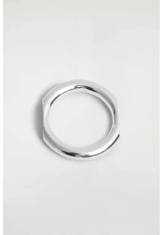 SCULPTED RING