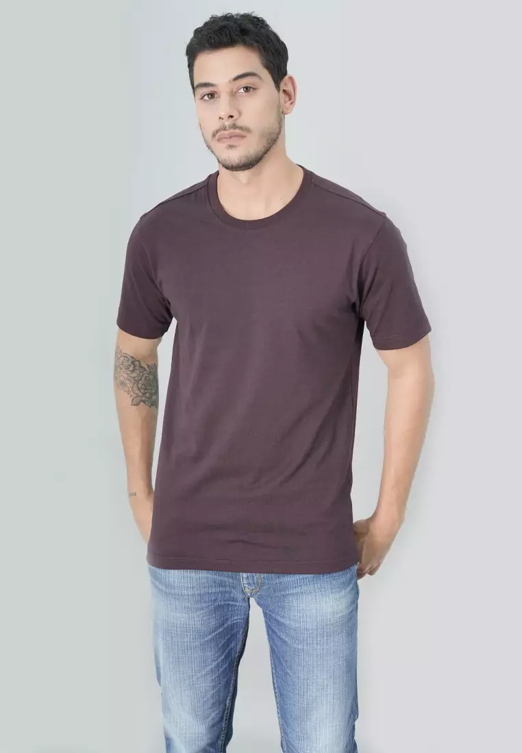 Johnwin Kaos Essential Regular Fit Warna Dark Maroon FTS.622.S484.07.C