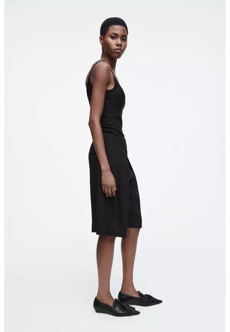 LONGLINE PLEATED LINEN SHORTS