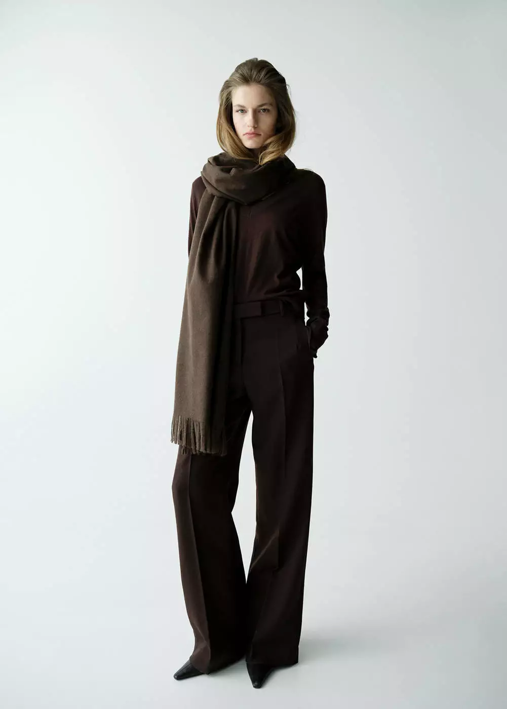 Sweater rajut kerah V