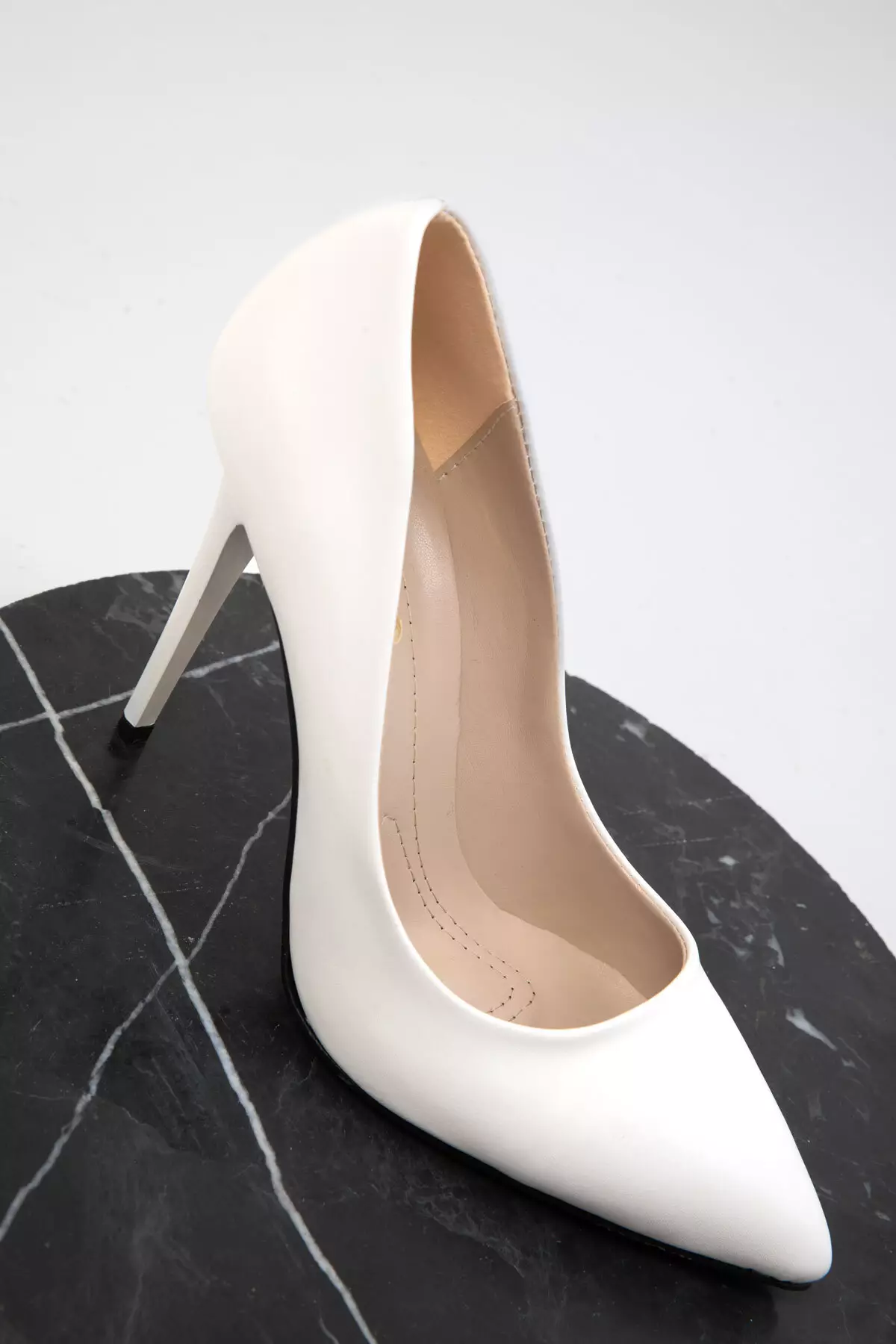 19720 Model White Women's Classic Heeled Shoes