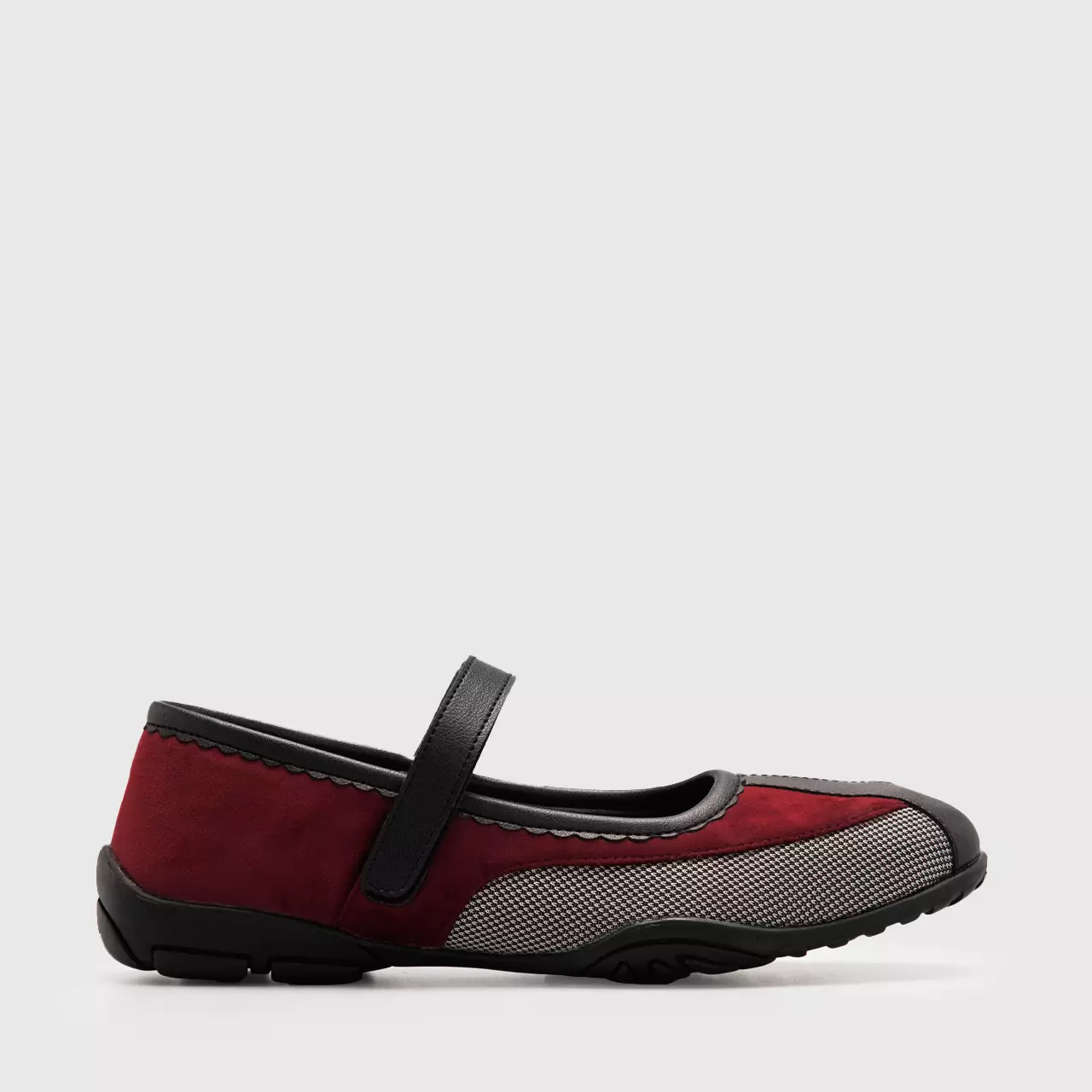 Necya Flat Shoes Maroon