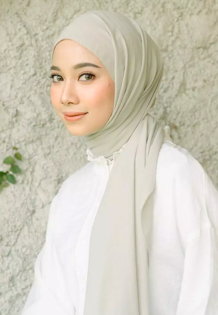 Dira Eyelash Shawl Cream Almond