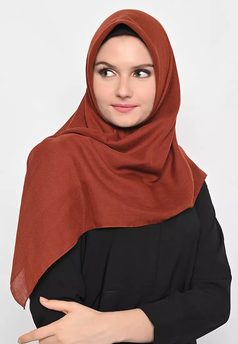 Hijab Square Voal Aisyah  Sangria