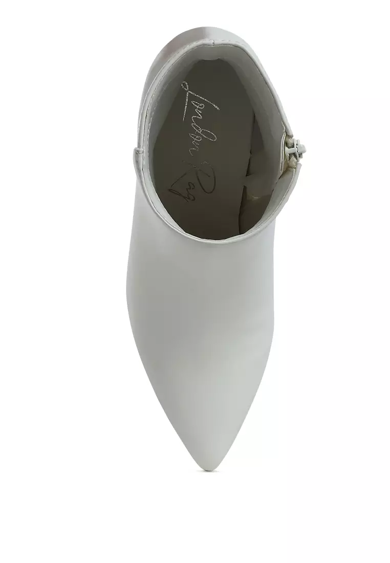 Sepatu bot kulit imitasi warna putih