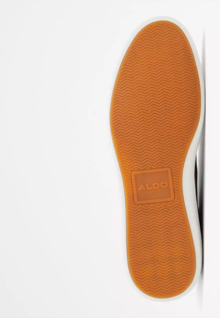 Finespec Low-Top Sneakers