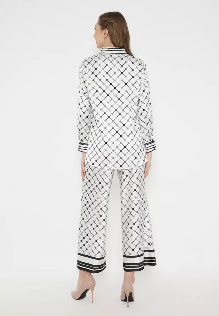 Monogram Shirt With Long Sleeve Casual Look In White By Brilliant Girl Warna PUTIH