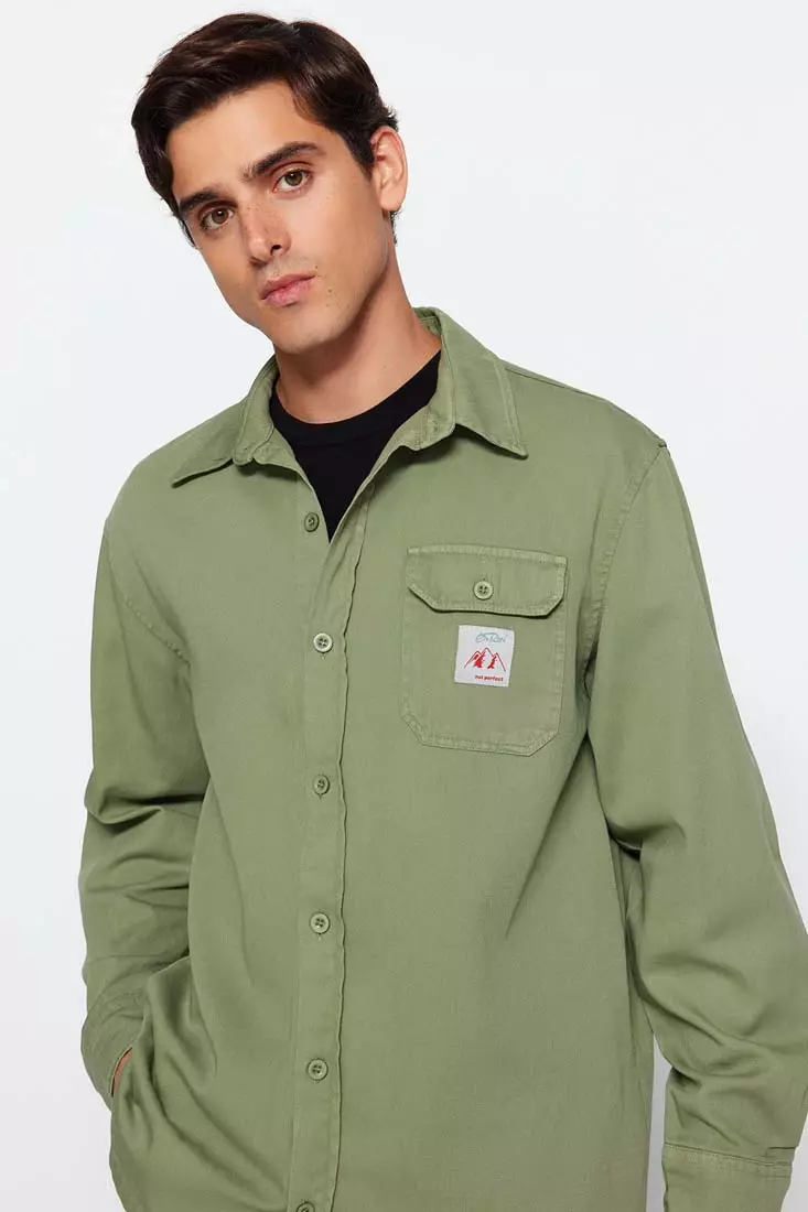 Khaki Men's Relaxed Fit Tag Detail Single Pocket Shirt.