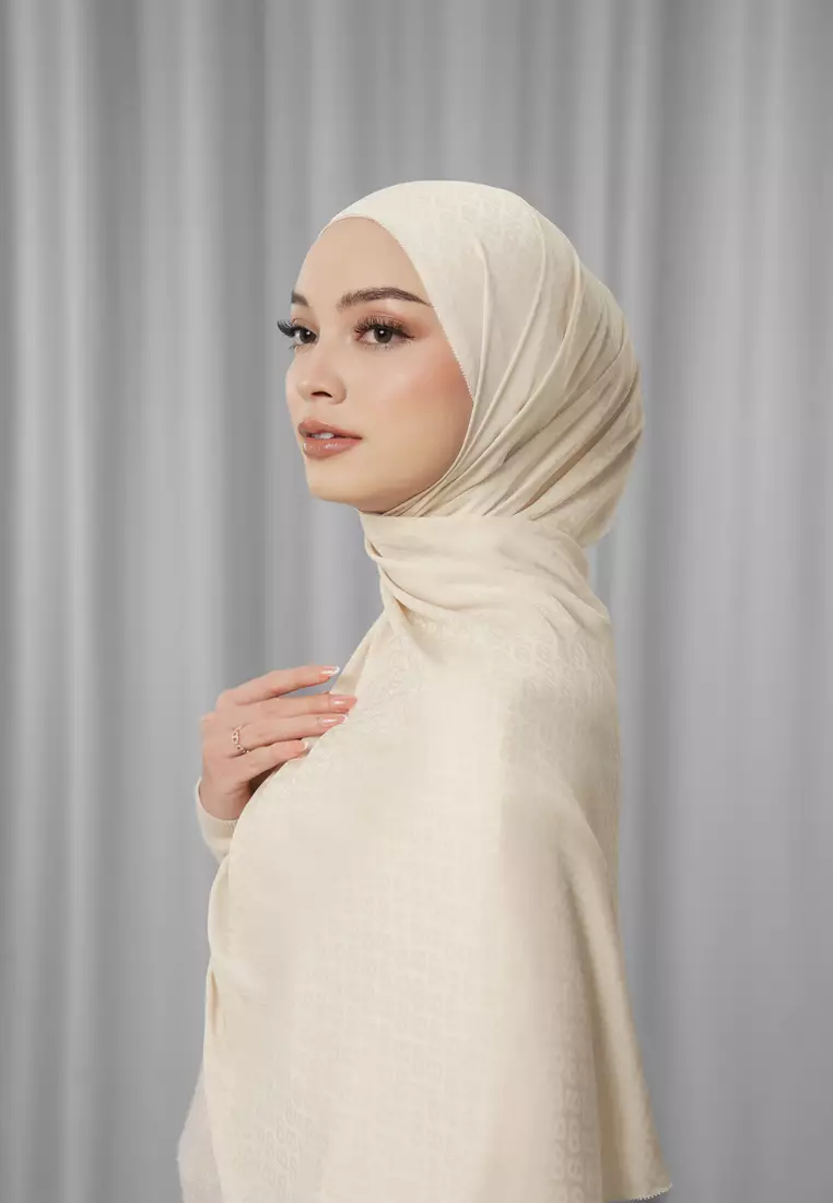 Tapis Satin Jacquard Shawl - Oatmeal