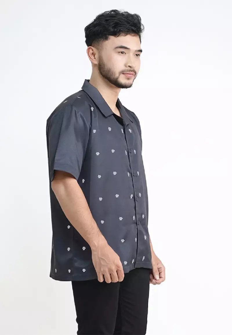 Tiento Kemeja Pakaian Pria Baju Kasual Atasan Lengan Pendek Motif Simpel Eunoia