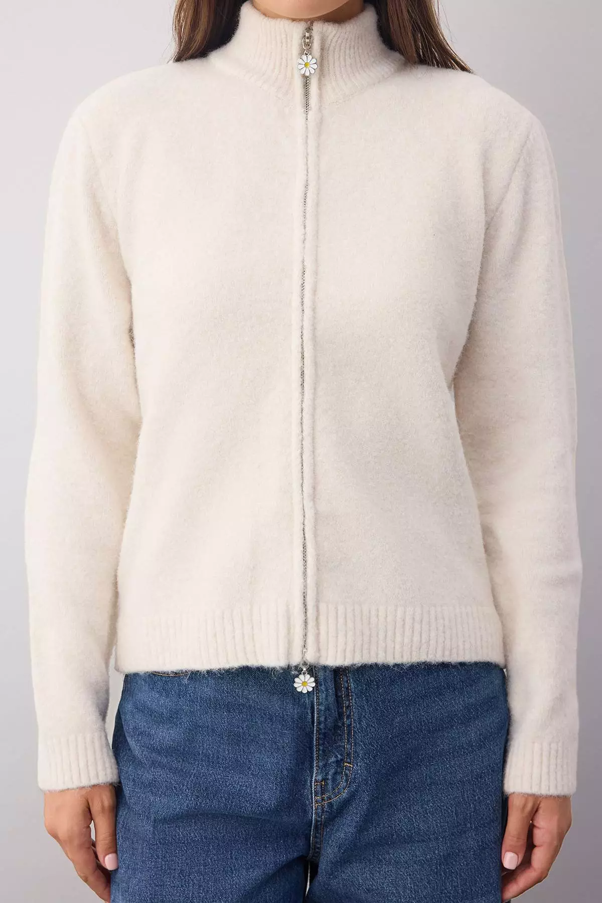 Wardrobe Essentials Ecru Wool Zippered Stand Collar Daisy Knit Cardigan |