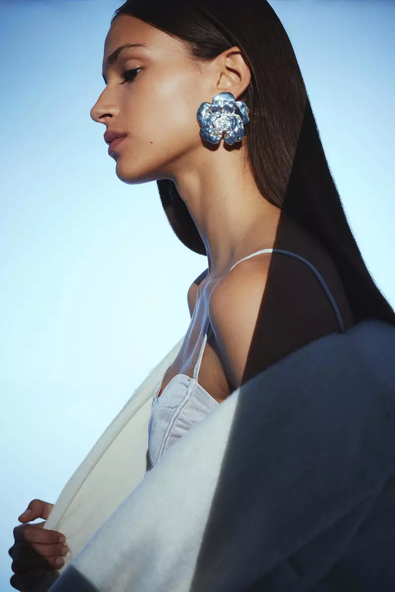 Rose-shaped stud earrings