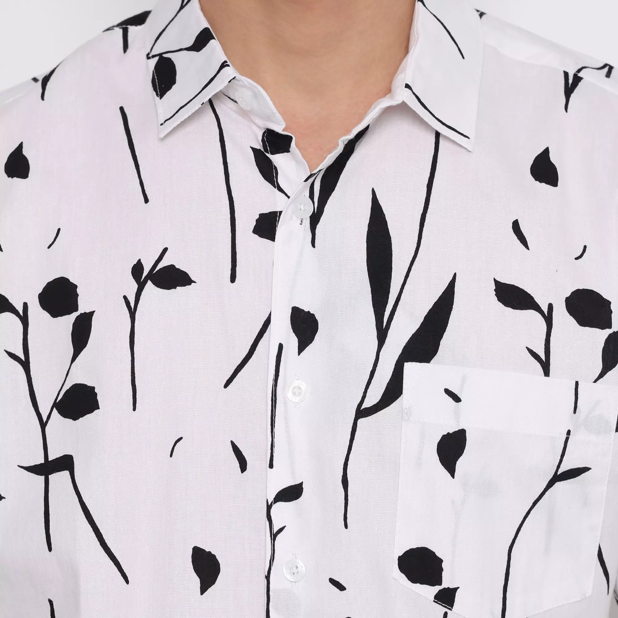 Platini Kemeja Motif Pria Lengan Pendek Katun Putih 132211