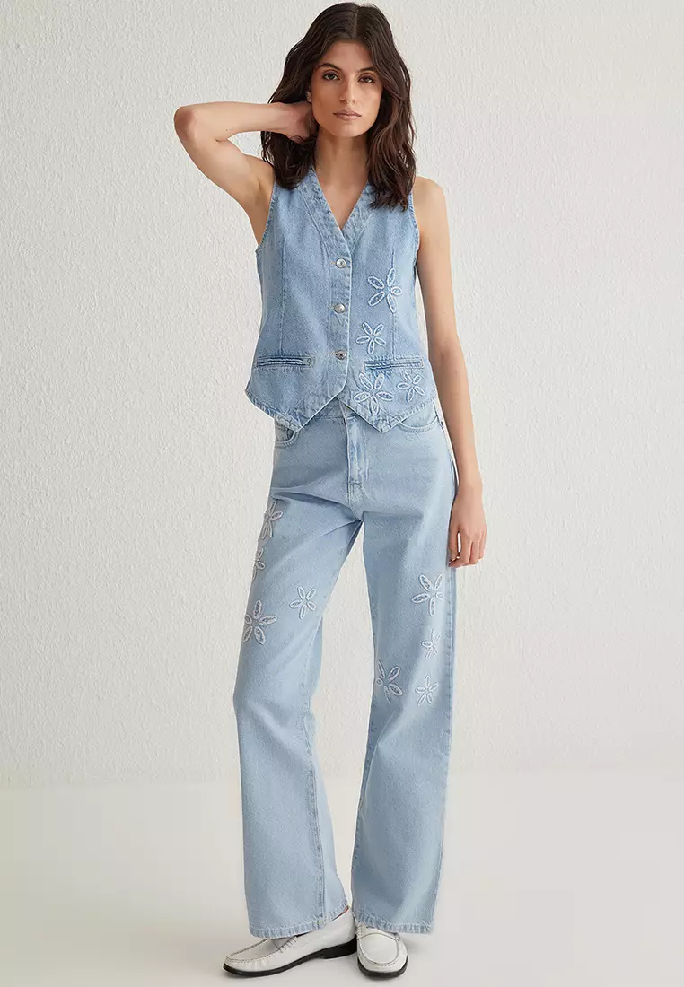 Light Blue Floral Embroidered V Neck Denim Vest TWOSS25YE00003