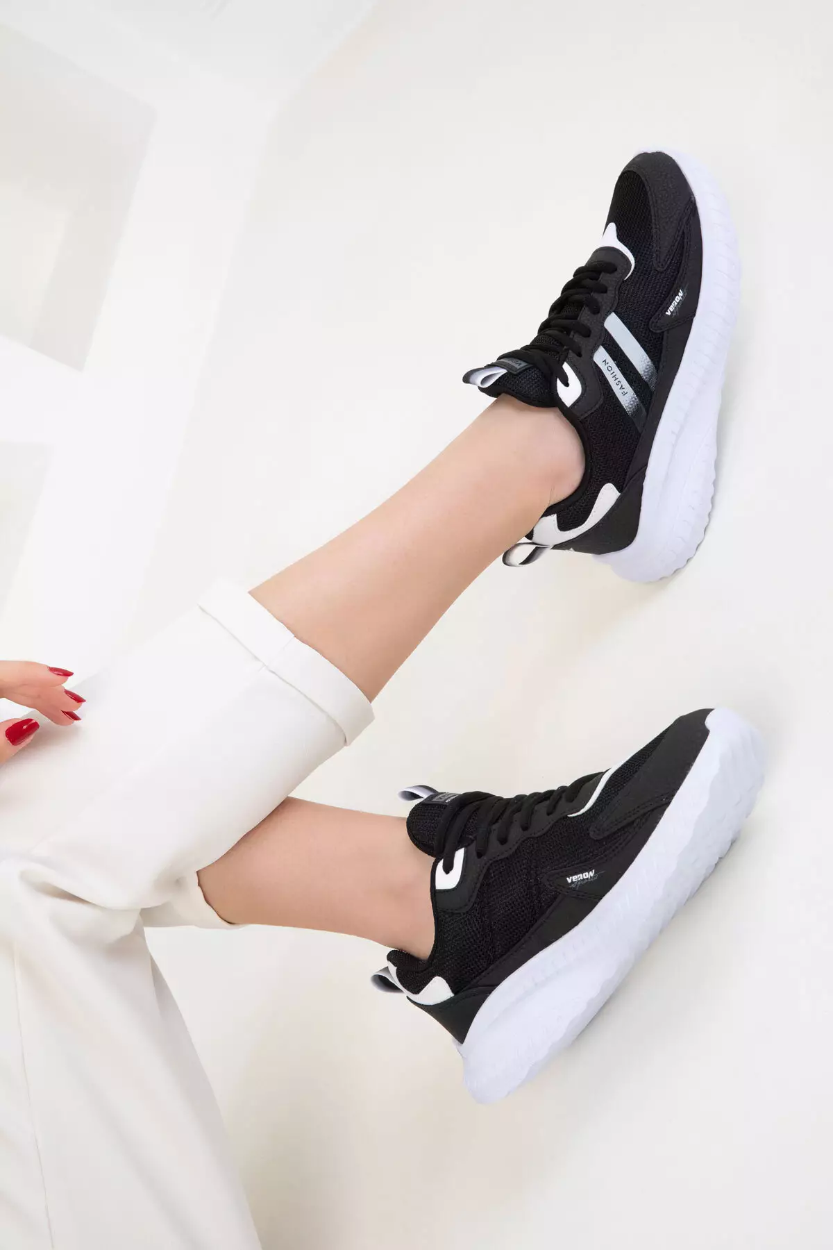 Black-White Unisex Sneaker 20601