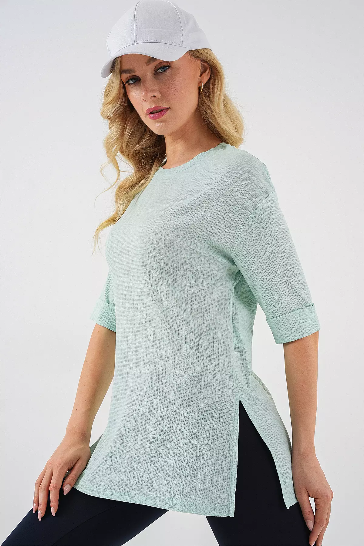 4332 Knitted T-Shirt With Side Slits - Mint