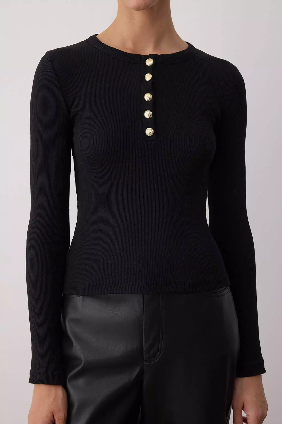 Black Crew Neck Buttoned Fitted/Fits The Body Flexible Ribbed Knitted Blouse