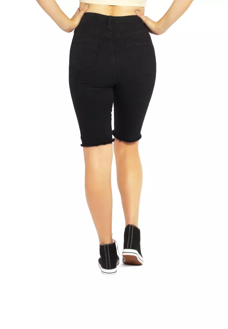 Celana Pendek Kasual Berwarna Hitam