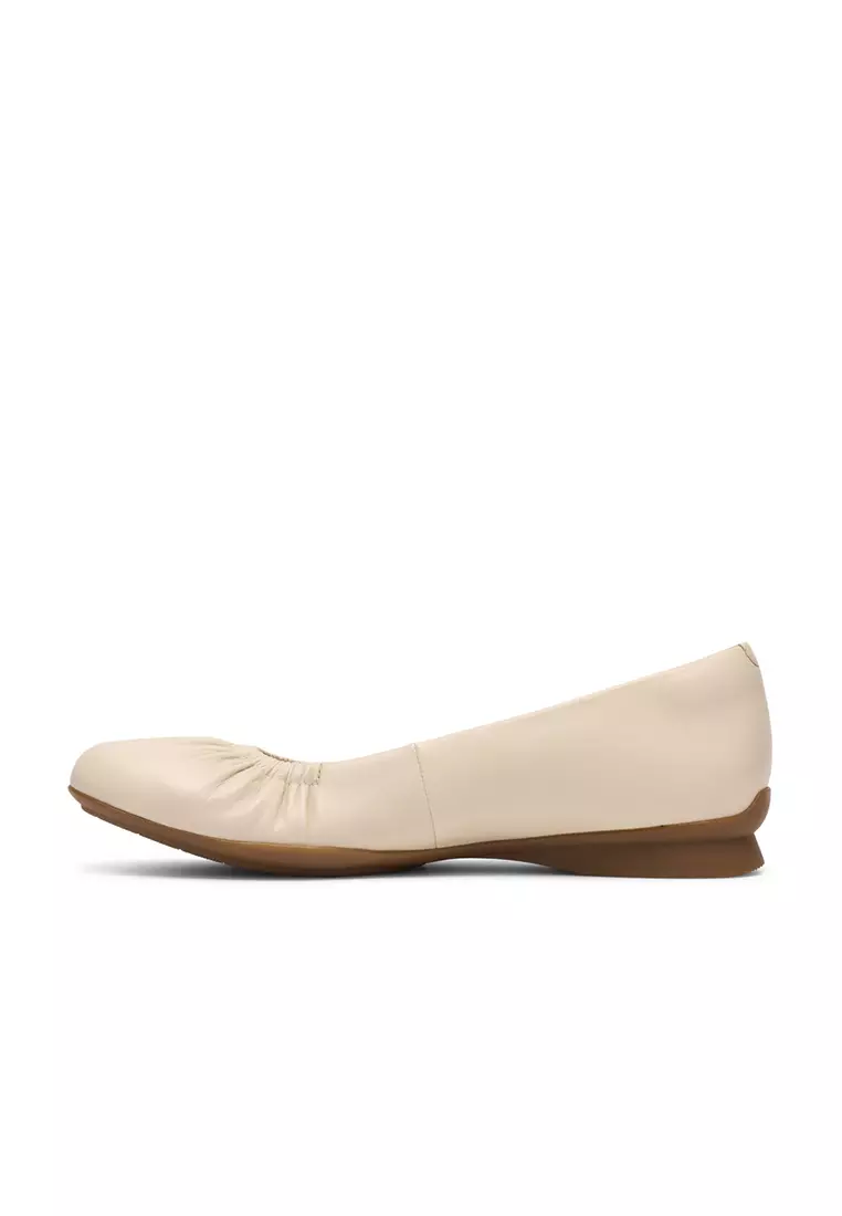 Womens Jazmynn Lo Ballerina - Cream Leather