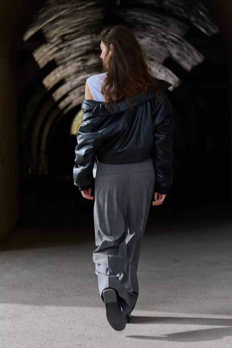 Wide tailored trousers