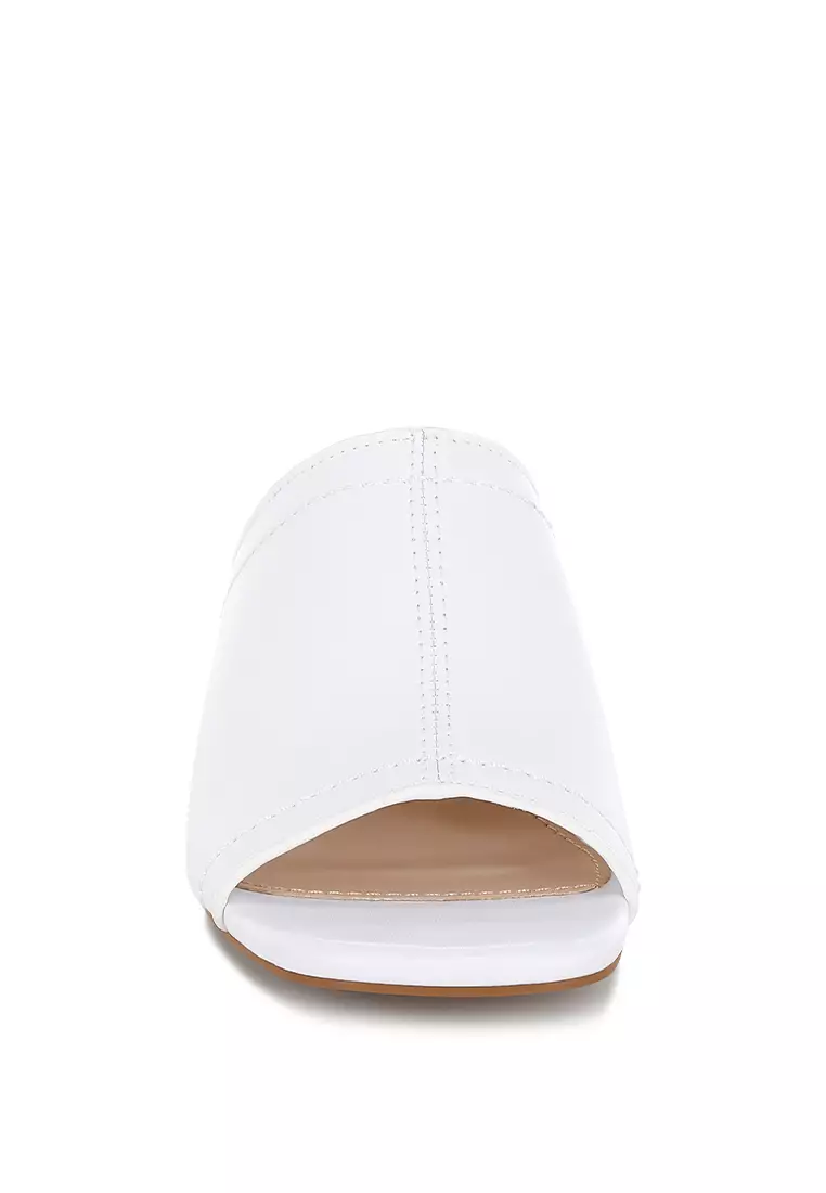 Sepatu hak kulit lembut slip-on putih