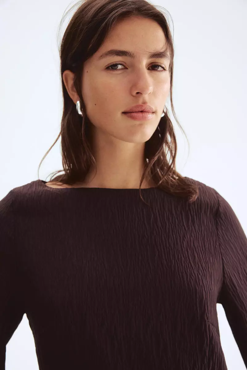 Boat-neck dress
