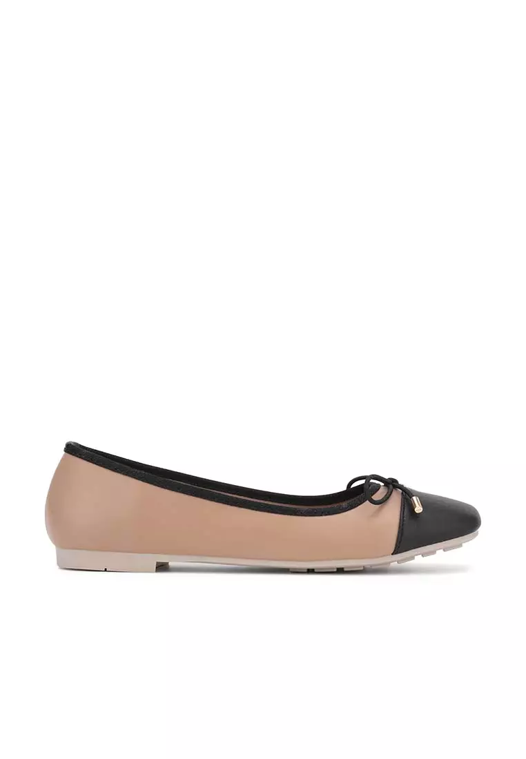 Discount on Nose  shoes - SKU: Duo Tone Bow Tie Flat Pump
