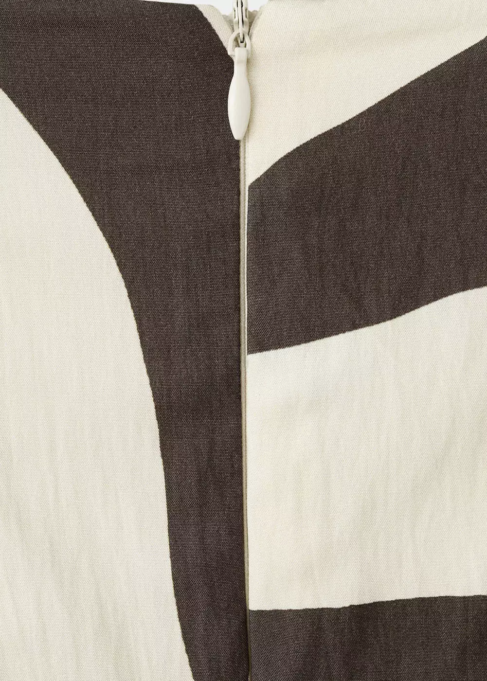 Gaun flare motif bunga-bunga