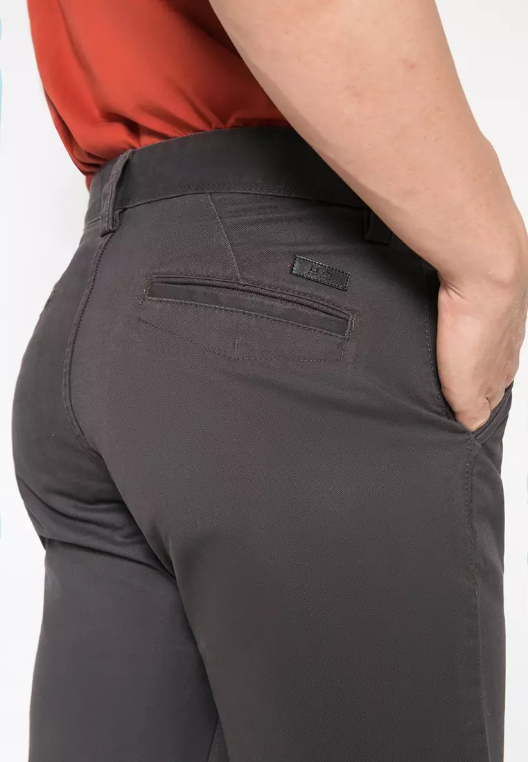 LGS - Celana Pendek Chinos Casual Pria Coklat Gelap CSS.787.074.001.C