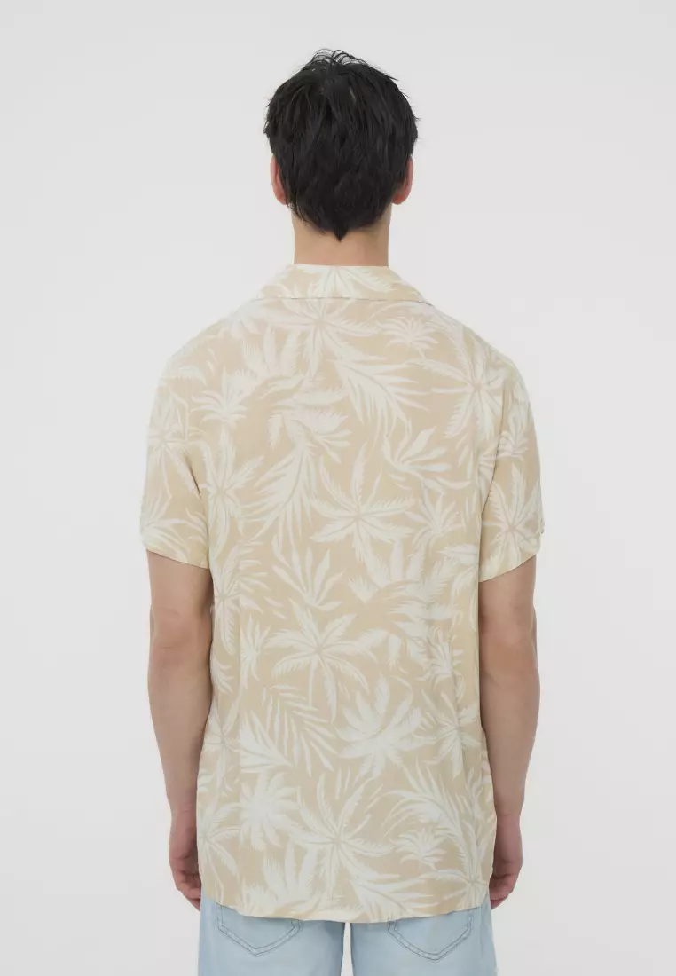 Man Short-Sleeved Shirt