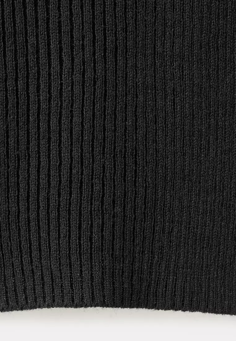 Scalloped Edges Sweater