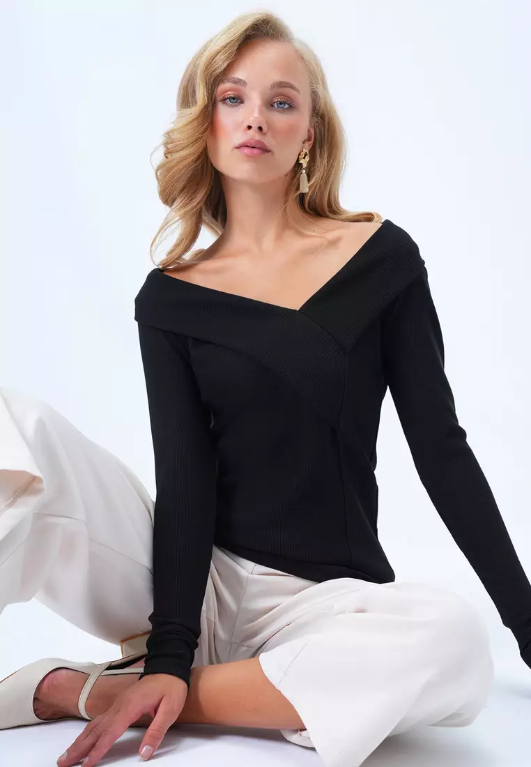 Wide Collar Blouse