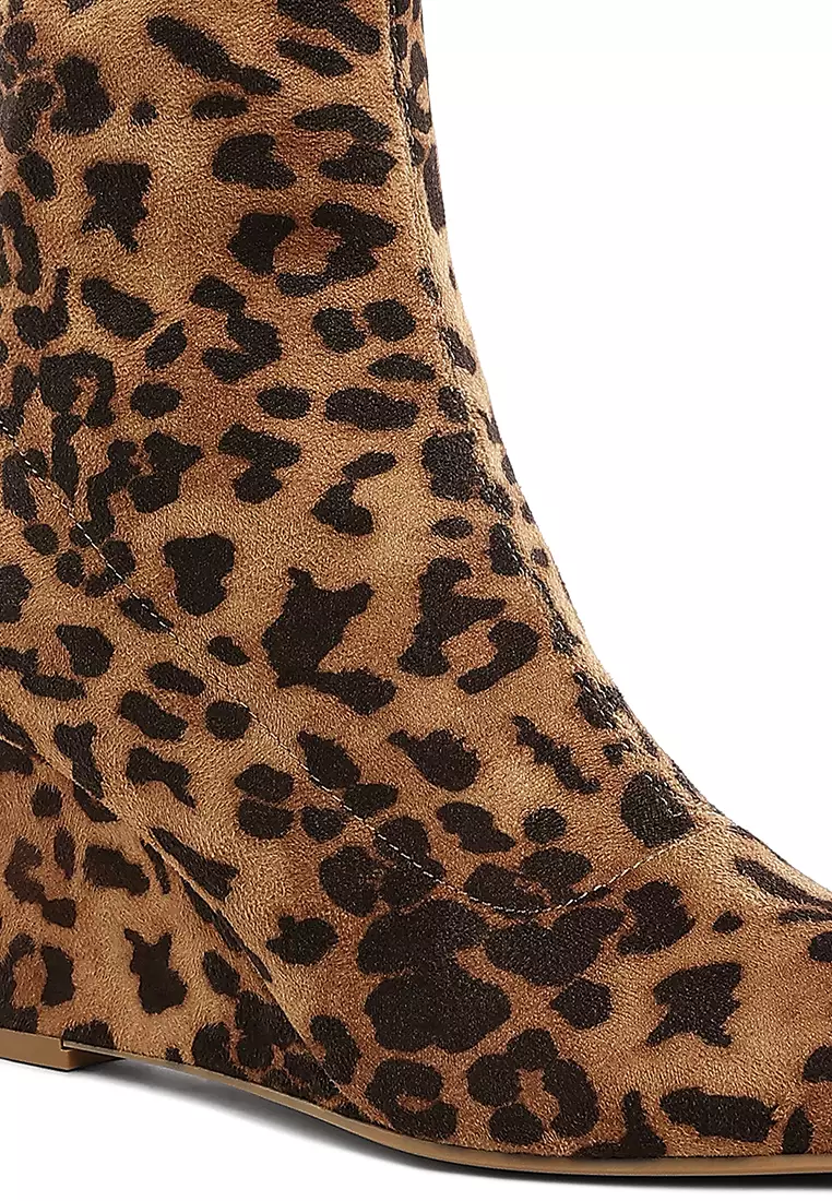 Sepatu Bot Microfiber Wedges Motif Macan Tutul