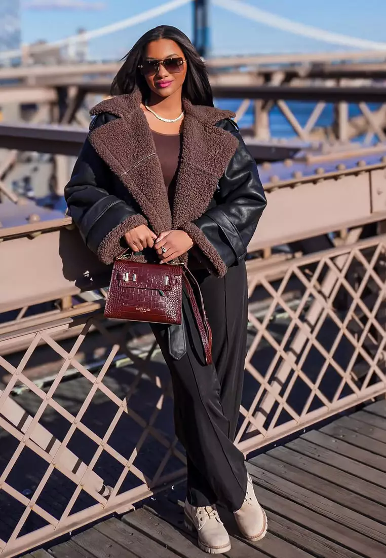 Sepatu bot tebal kerah bulu warna krem