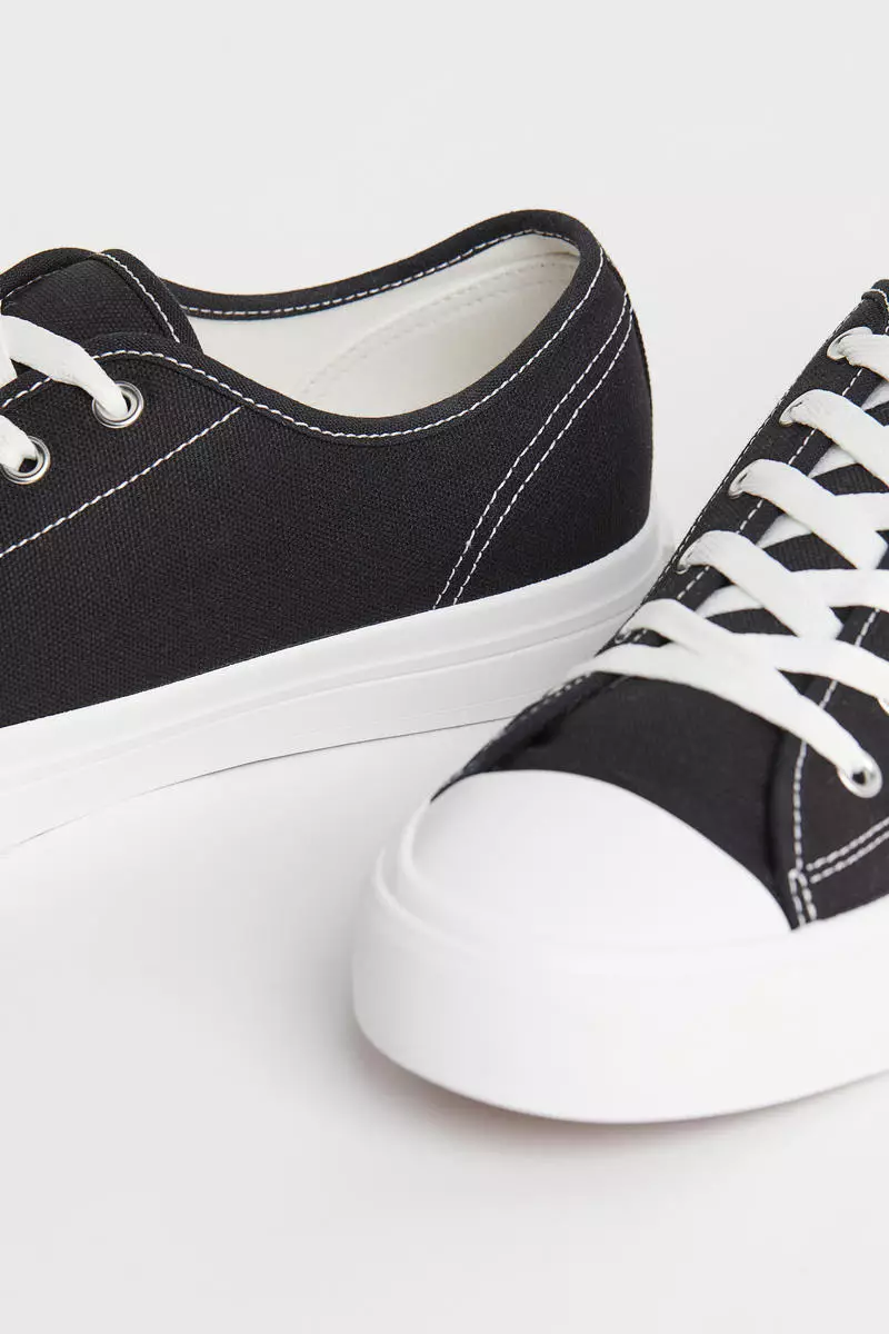 Canvas trainers