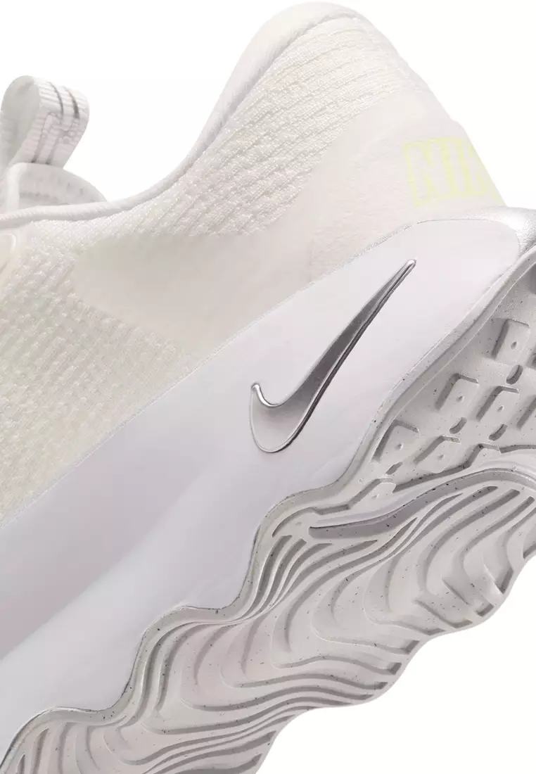 Motiva Walking Shoes