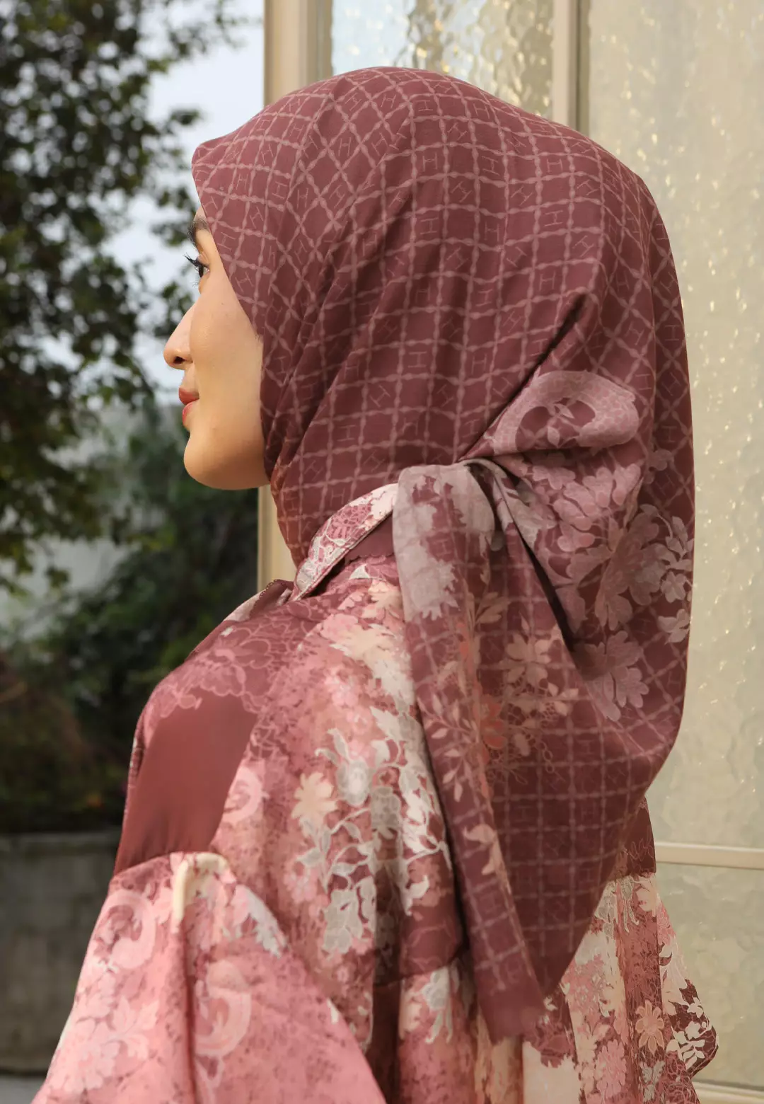 HijabChic Amara Scarf Rosewood - Hijab Segi Empat Voal Motif Premium