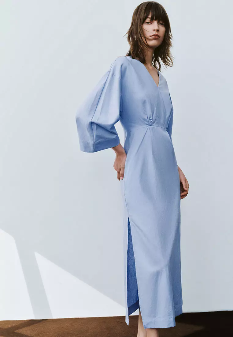 UR秋季新款女装松弛感度假风捏褶开衩连衣裙UWH740096