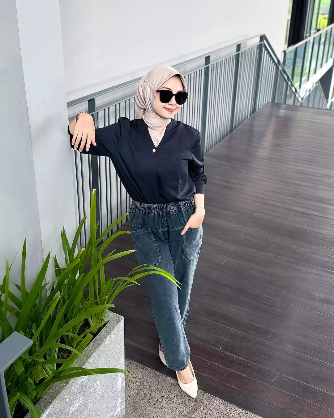 Celana Panjang Wanita | Isyana Denim Baggy Pants SNOW BLACK