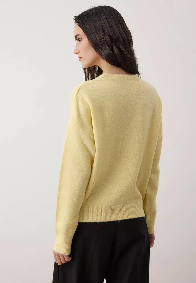Light Yellow Soft Textured Ribbon Pattern Knitwear Sweater Twoaw26Kz11