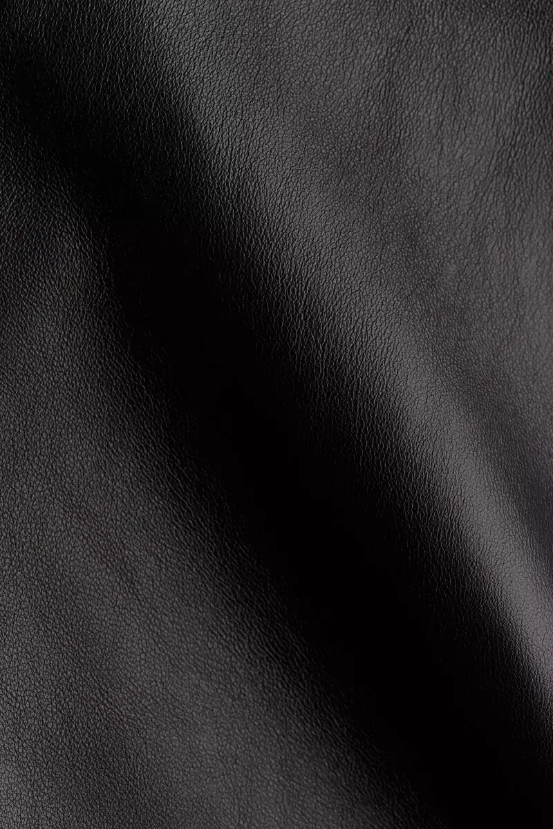 Short leather jacket