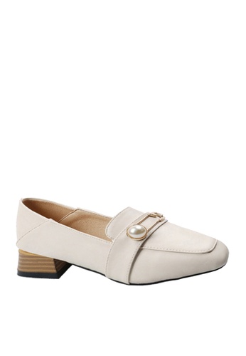 Twenty Eight Shoes beige VANSA Pearl Buckles Loafers VSW-F2203 FE0F3SHAC1A4E7GS_1