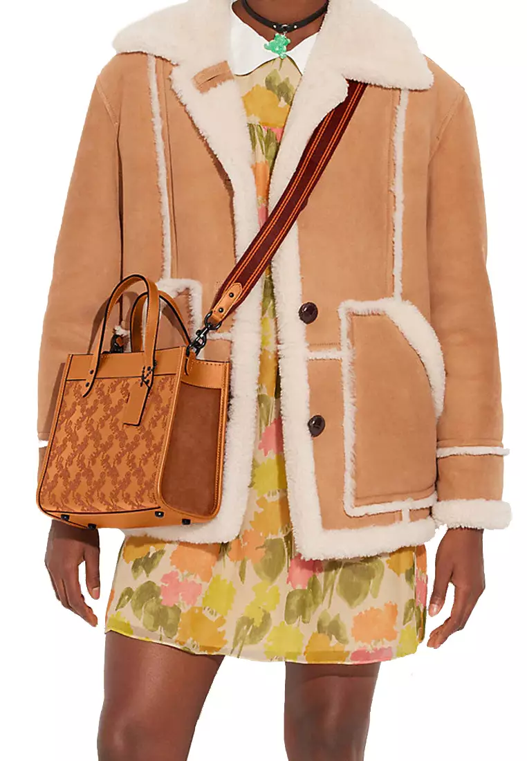 Field Tote Bag 22 With Horse And Carriage in Butterscotch CD750