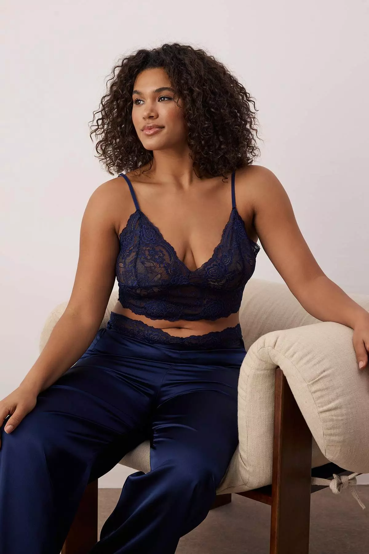 Trendyol Navy Blue 3-Piece Dowry Set Top Lace, Bottom Satin