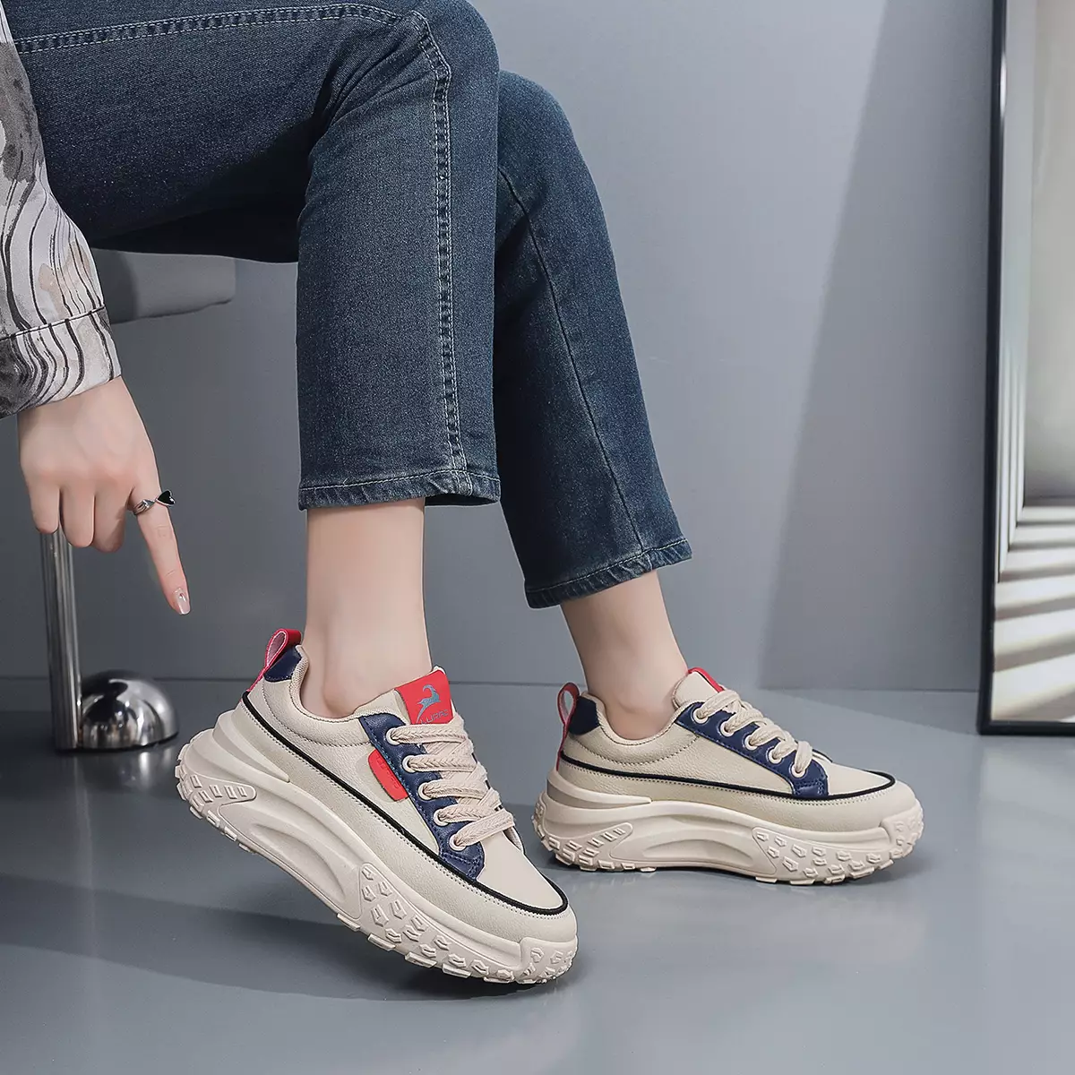 Sneakers Cewek Fashion Bertali Sepatu Wanita Hangout Trendy BL8241