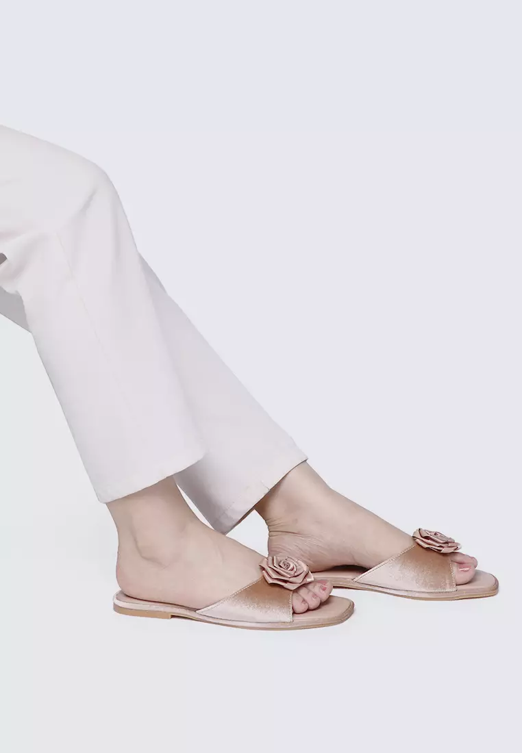 Lusina Comfy Sandals In Nude