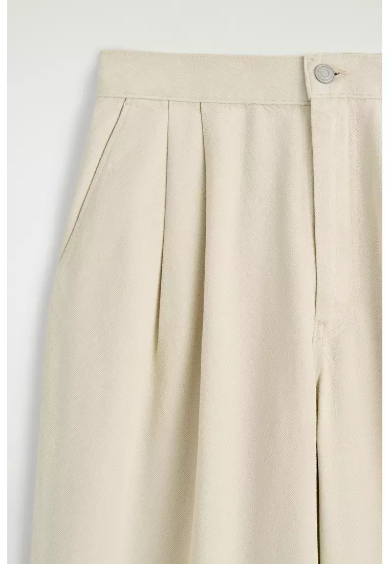 PLEATED WIDE-LEG DENIM TROUSERS